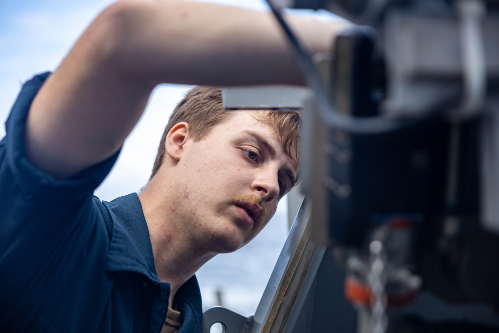 USS Higgins (DDG 76) Routine Maintenance