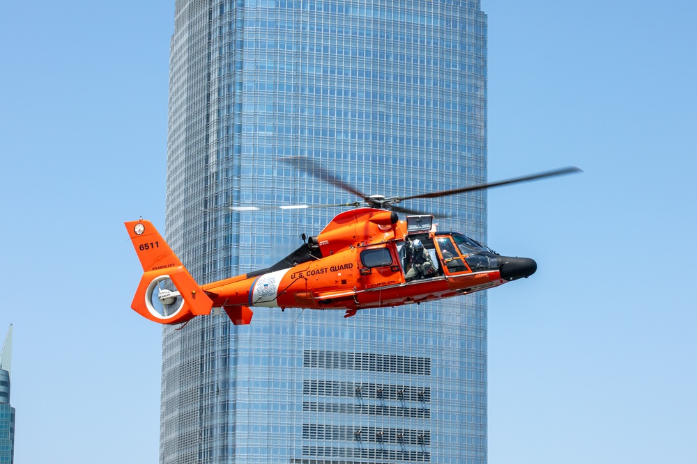 U.S. Coast Guard performs rescue demo during fleet week