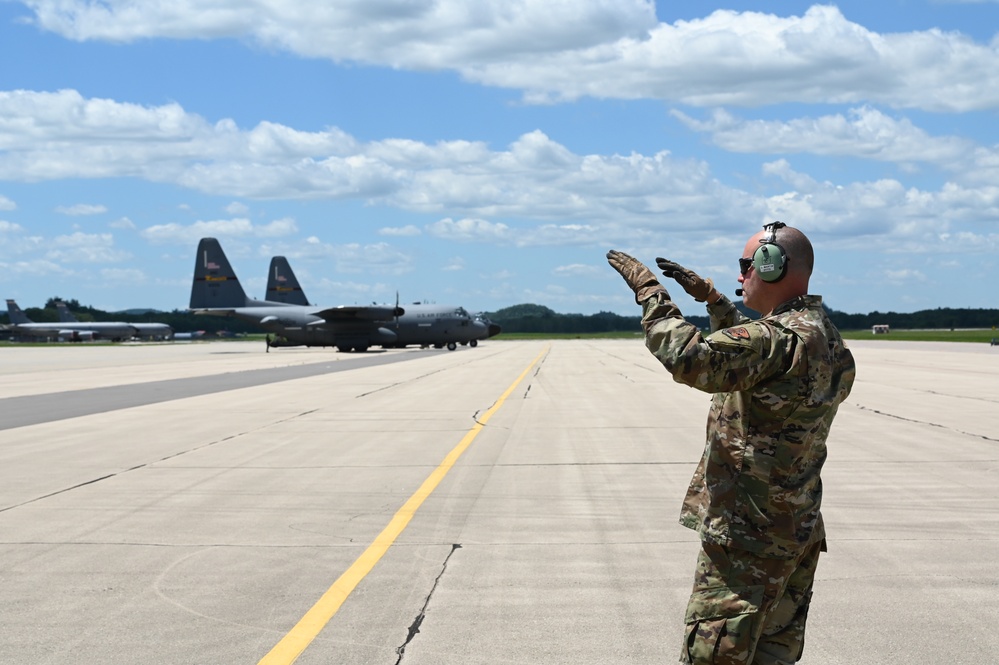 Minnesota Air National Guard Conducts Specialized Fuel Operations at Volk Field