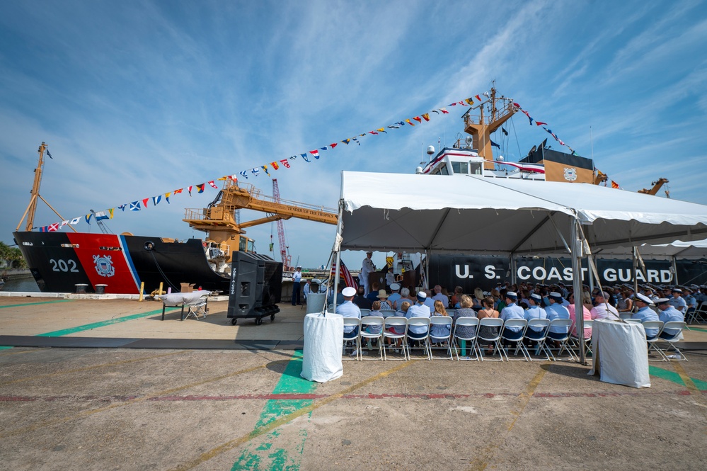 Coast Guard Cutter Willow conducts change of command ceremony