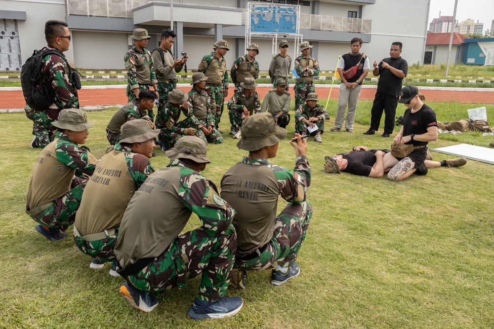1st Recon Bn. Marines provide medical PME to Indonesian Korps Marinir