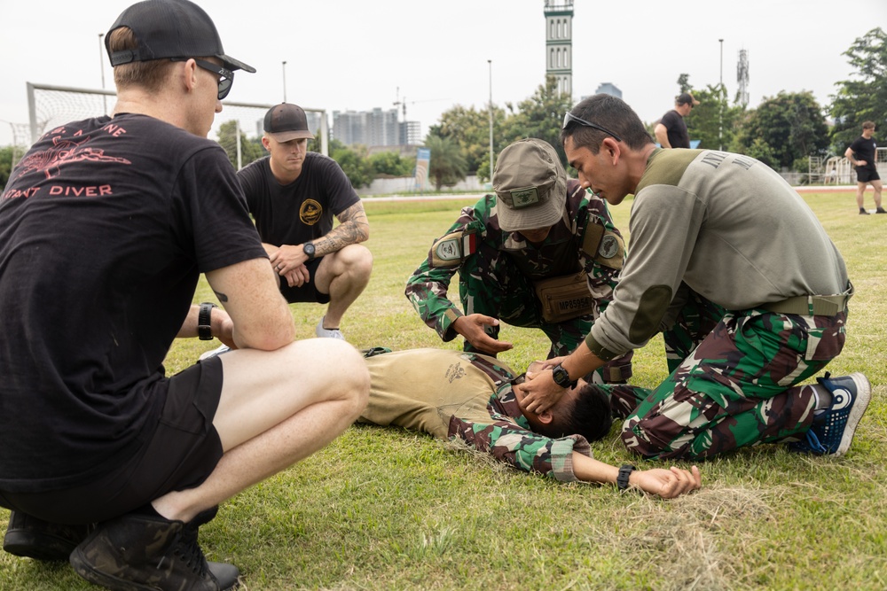 Dvids Images St Recon Bn Marines Provide Medical Pme To Indonesian Korps Marinir Image