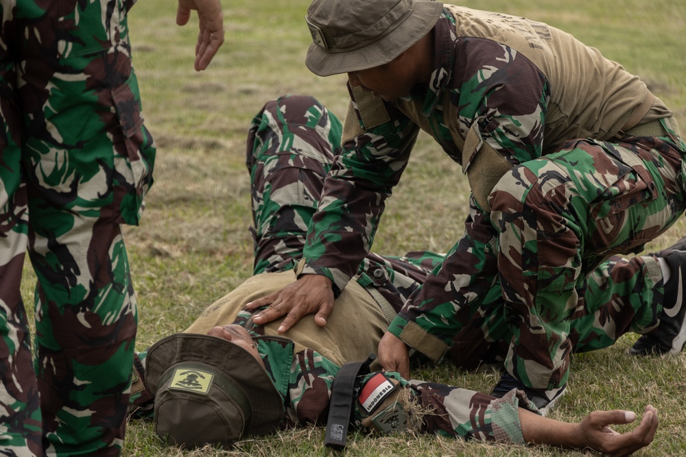 1st Recon Bn. Marines provide medical PME to Indonesian Korps Marinir