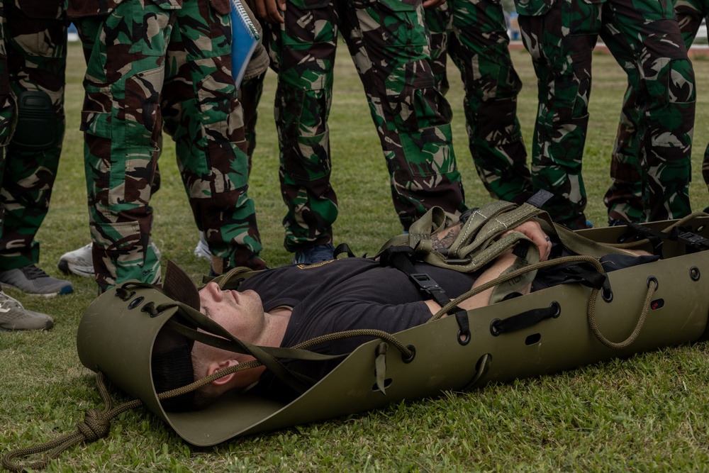 1st Recon Bn. Marines provide medical PME to Indonesian Korps Marinir