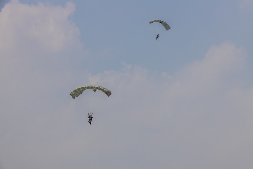 Indonesian Korps Marinir, 1st Recon Bn. Marines conduct jump training