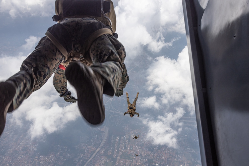 Indonesian Korps Marinir, 1st Recon Bn. Marines conduct jump training