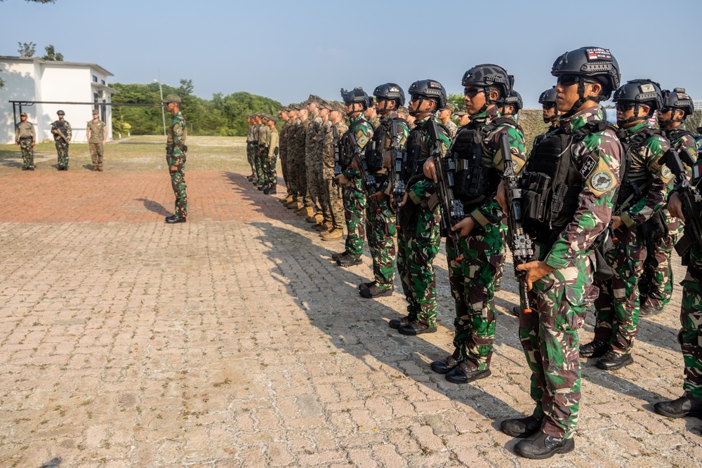 Members of Indonesian Korps Marinir, 1st Recon Bn. Marines hold closing ceremony for reconnaissance exchange