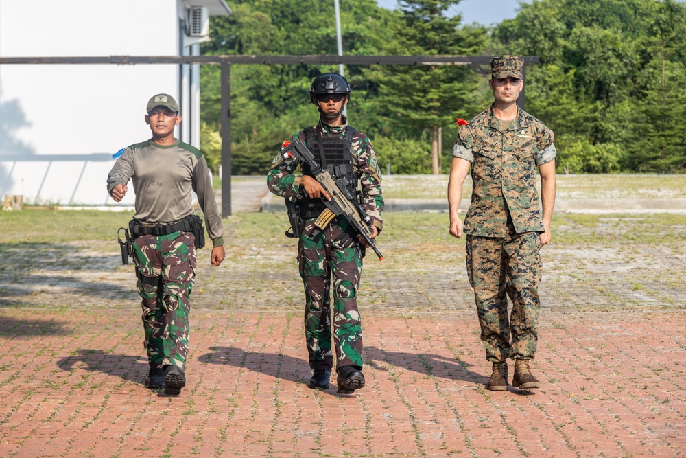 Members of Indonesian Korps Marinir, 1st Recon Bn. Marines hold closing ceremony for reconnaissance exchange