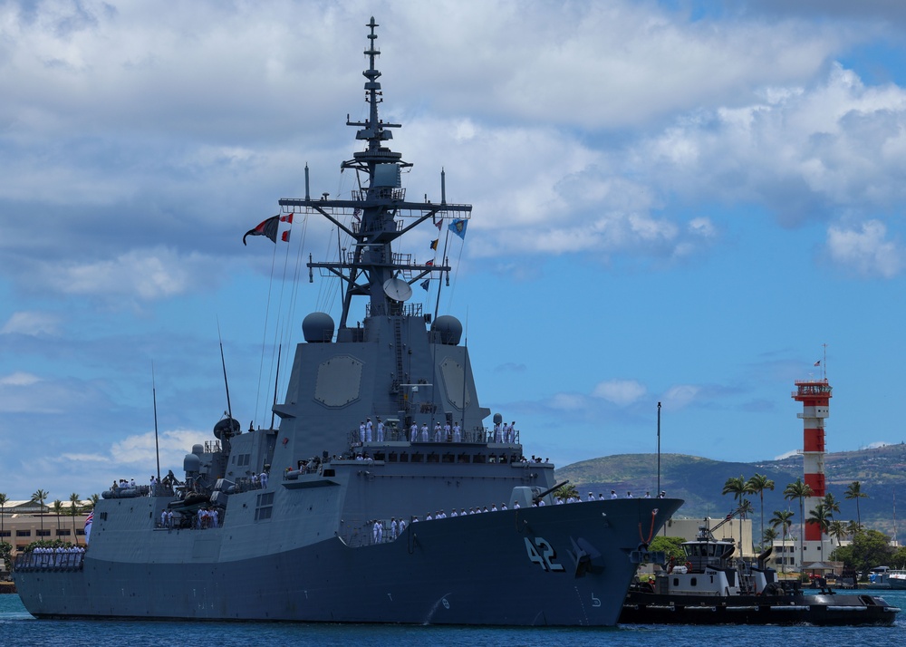 DVIDS - Images - USS Kidd (DDG 100), and HMAS Sydney (DDG 42) Arrive at ...