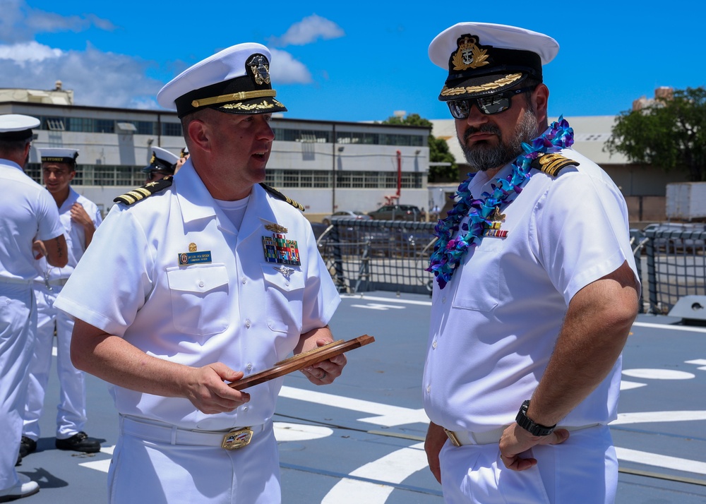 DVIDS - Images - USS Kidd (DDG 100), and HMAS Sydney (DDG 42) Arrive at ...