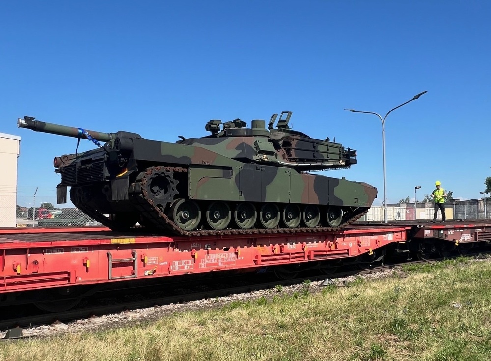 First railhead of APS-2 tanks bound for new APS worksite in Powidz, Poland departs Mannheim