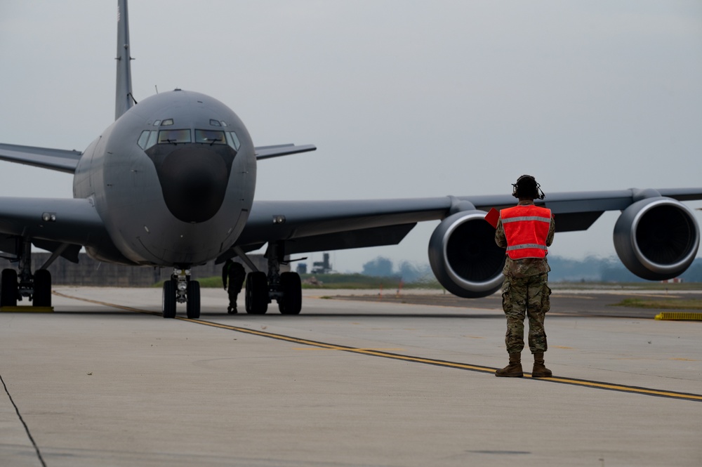 Dvids Images Wolf Pack Conducts First Ever Kc 135 Hot Pit Refueling