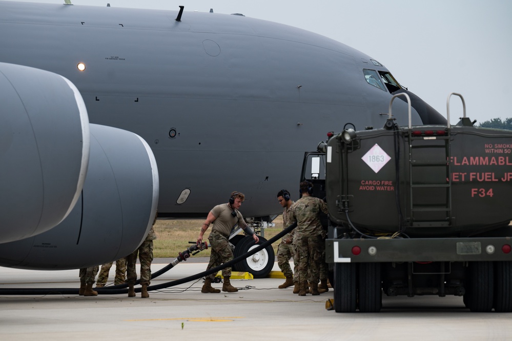 Wolf Pack conducts first ever KC-135 hot pit refueling at Kunsan