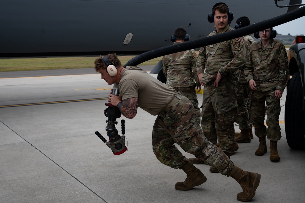 Dvids News Wolf Pack Conducts First Ever Kc 135 Hot Pit Refueling