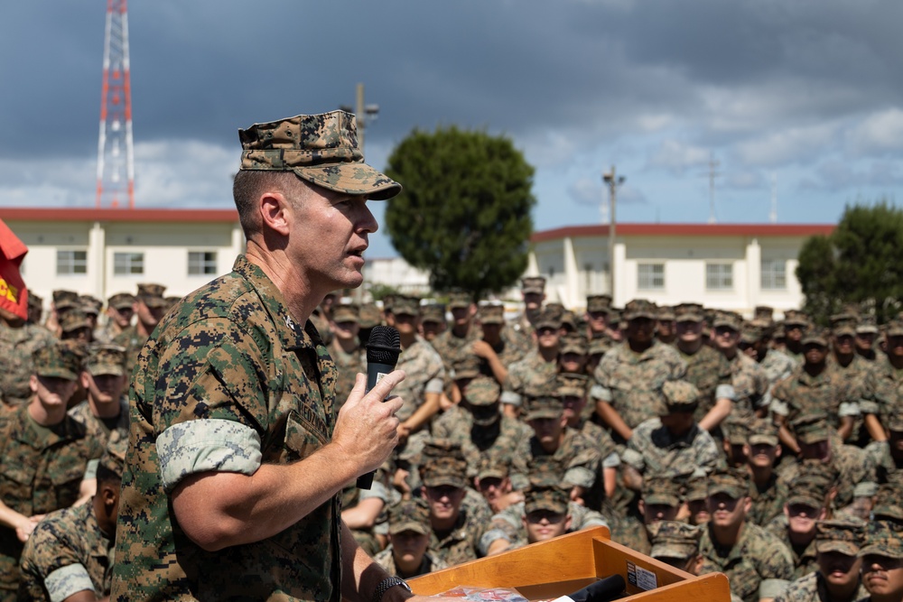 CO. Niedziocha holds formation to recognize Marines