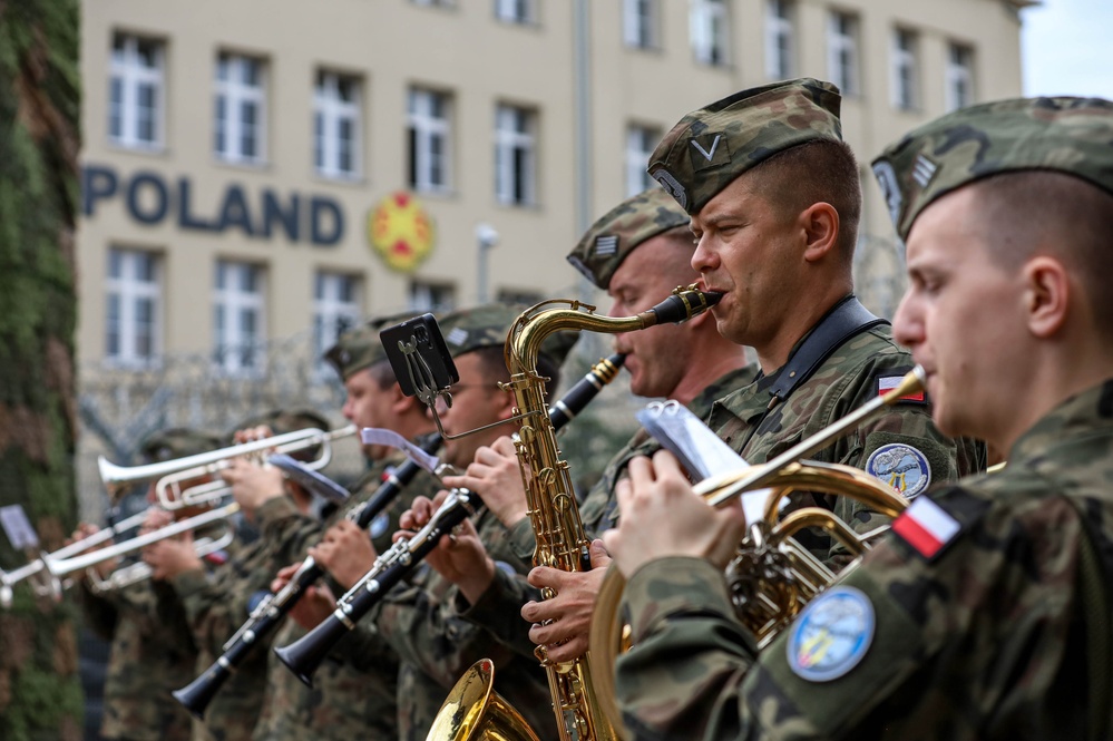 USAG Poland Conducts Change of Command Ceremony