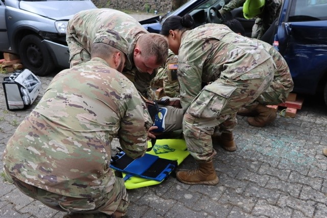 Medical Soldiers from U.S. Army Health Clinic Ansbach train alongside Bundeswehr counterparts