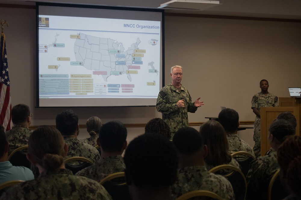 Commander, MNCC visits Jacksonville area