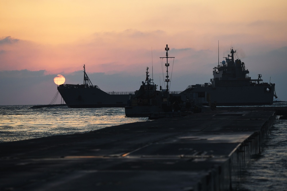 JLOTS Trident Pier Delivers Humanitarian Aid