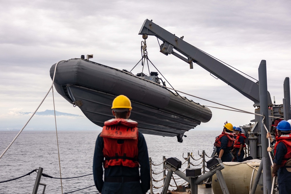 USS Higgins (DDG 76) Rigid Hull Inflatable Boat (RHIB) Recovery for Man Overboard Training