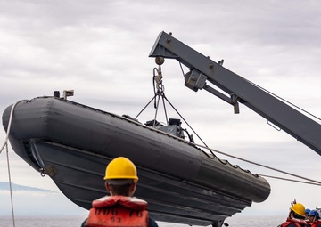 USS Higgins (DDG 76) Rigid Hull Inflatable Boat (RHIB) Recovery for Man Overboard Training