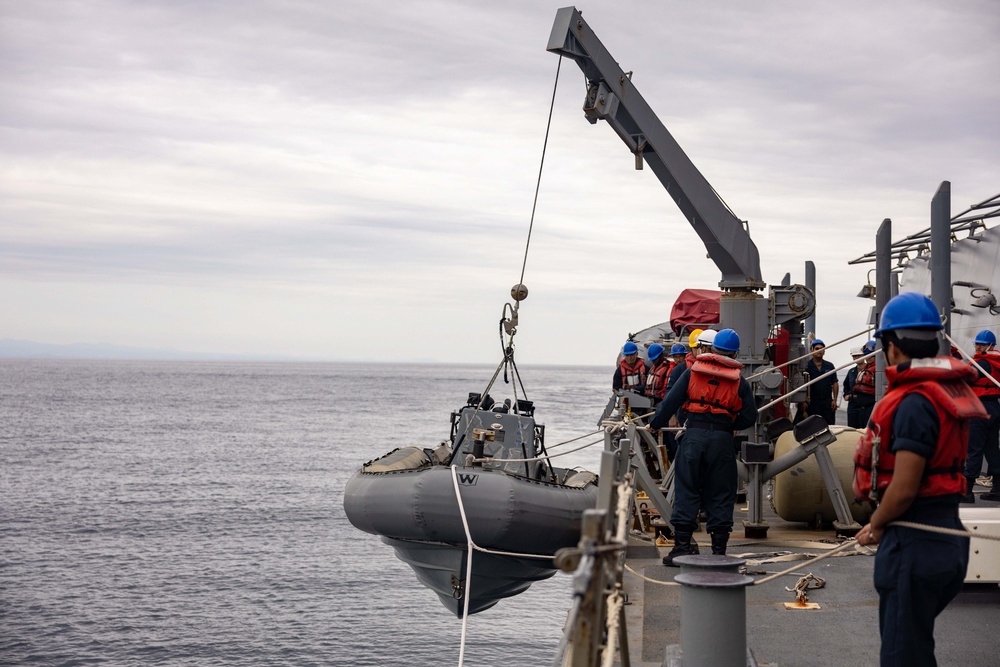 USS Higgins (DDG 76) Rigid Hull Inflatable Boat (RHIB) Recovery for Man Overboard Training