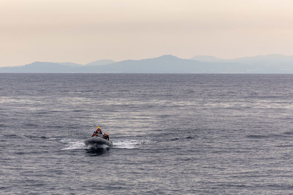 USS Higgins (DDG 76) Rigid Hull Inflatable Boat (RHIB) Recovery for Man Overboard Training