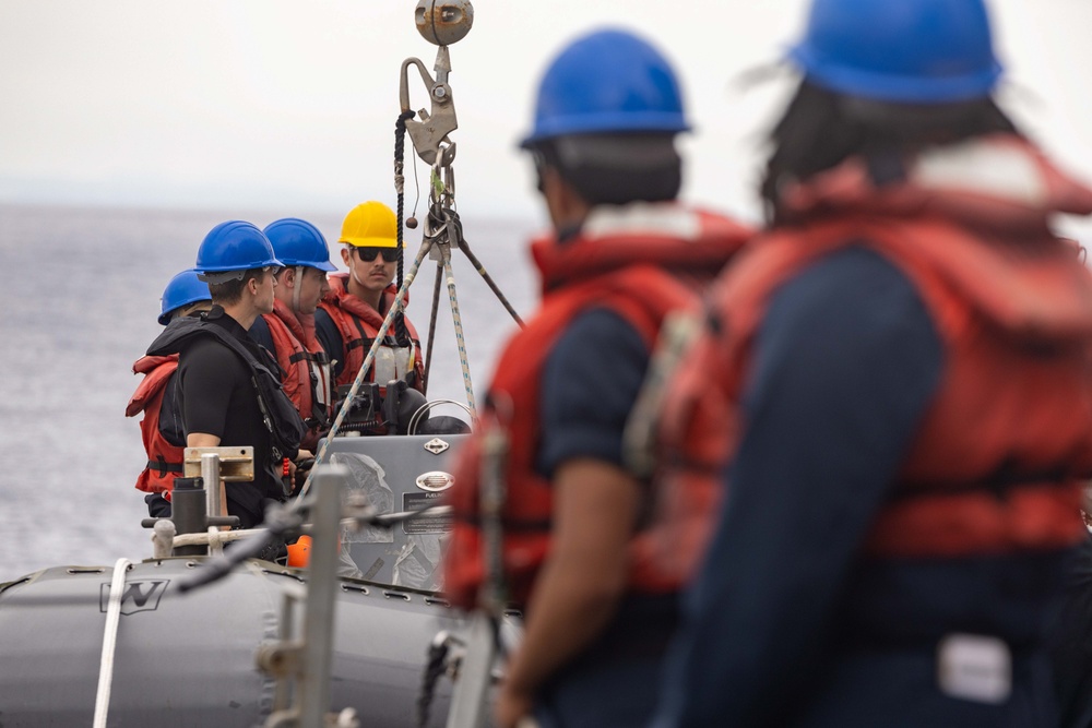 USS Higgins (DDG 76) Rigid Hull Inflatable Boat (RHIB) Recovery for Man Overboard Training