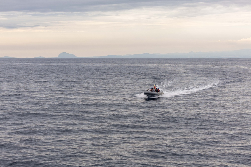 USS Higgins (DDG 76) Rigid Hull Inflatable Boat (RHIB) Recovery for Man Overboard Training