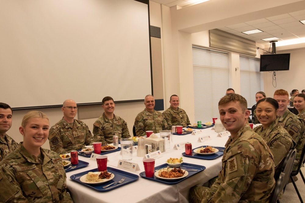 Brig. Gen. David Johnson has lunch with members of the 179th Cyberspace Wing.