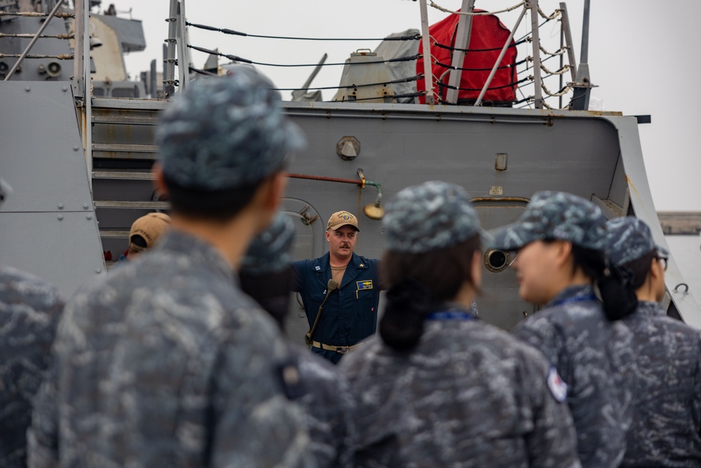 USS Higgins (DDG 76) Visits Jeju Island