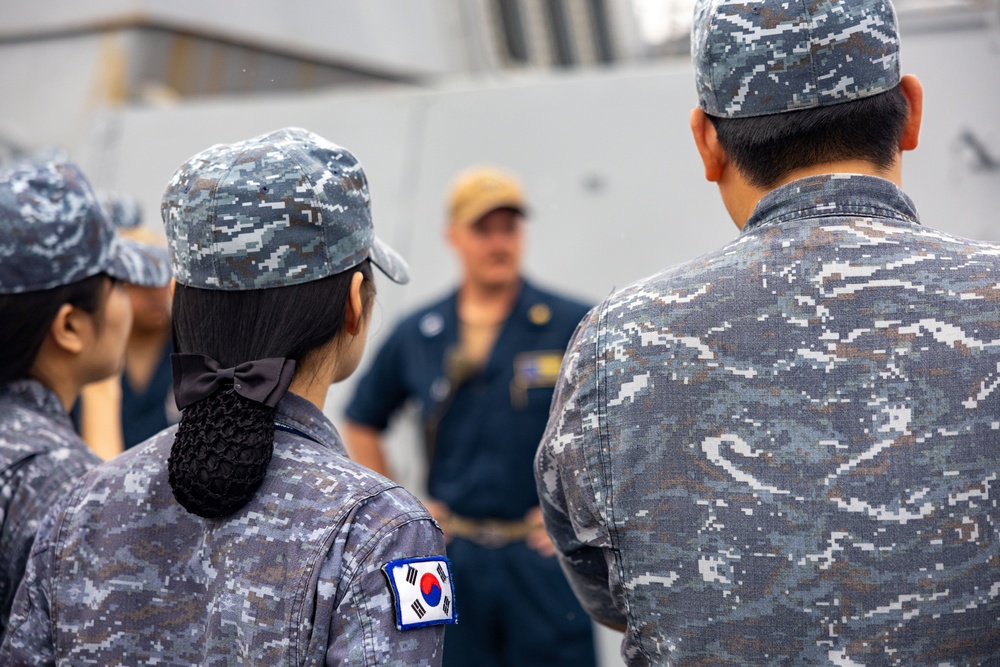 DVIDS - Images - USS Higgins (DDG 76) Visits Jeju Island [Image 7 of 10]