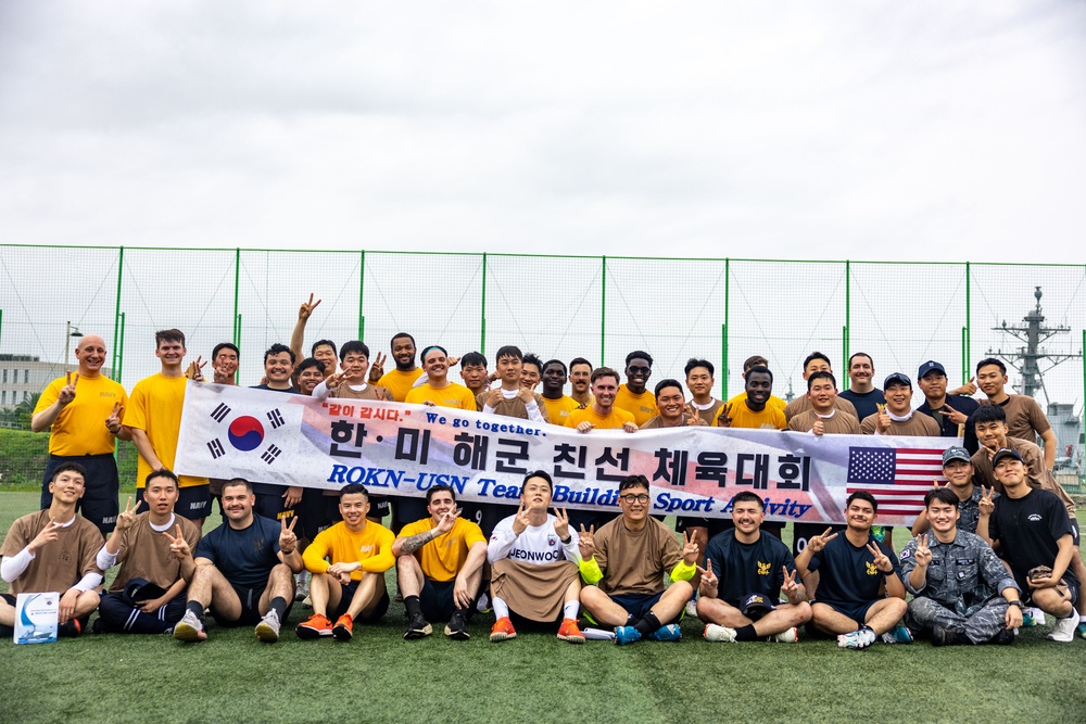 USS Higgins (DDG 76) Visits Jeju Island