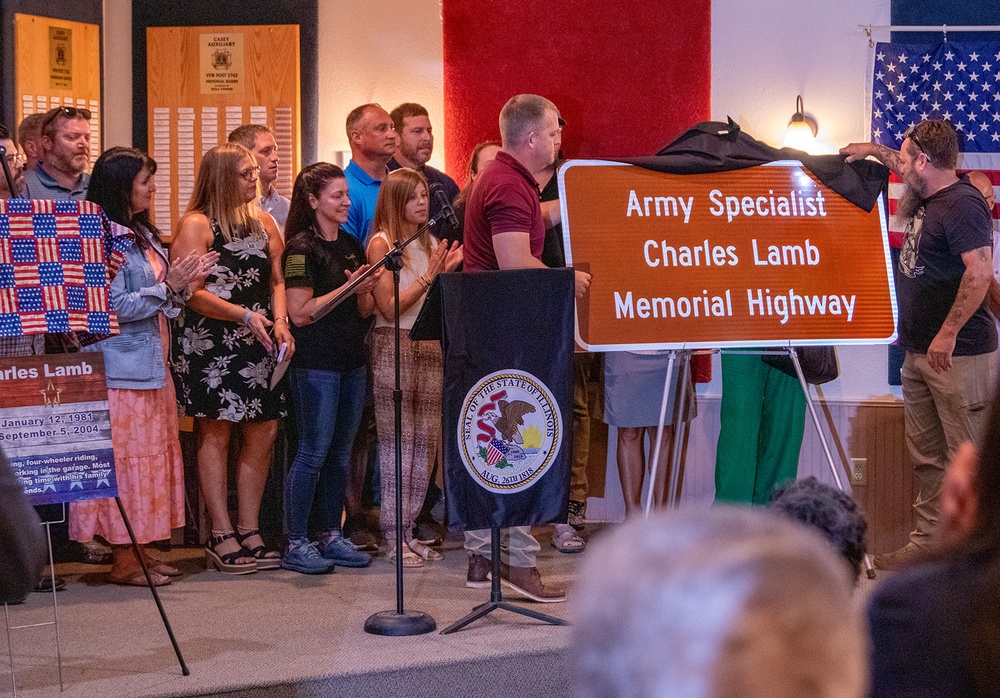 HIGHWAY 40 THROUGH CASEY HONORS FALLEN ILLINOIS NATIONAL GUARD SOLDIER, HOMETOWN HERO