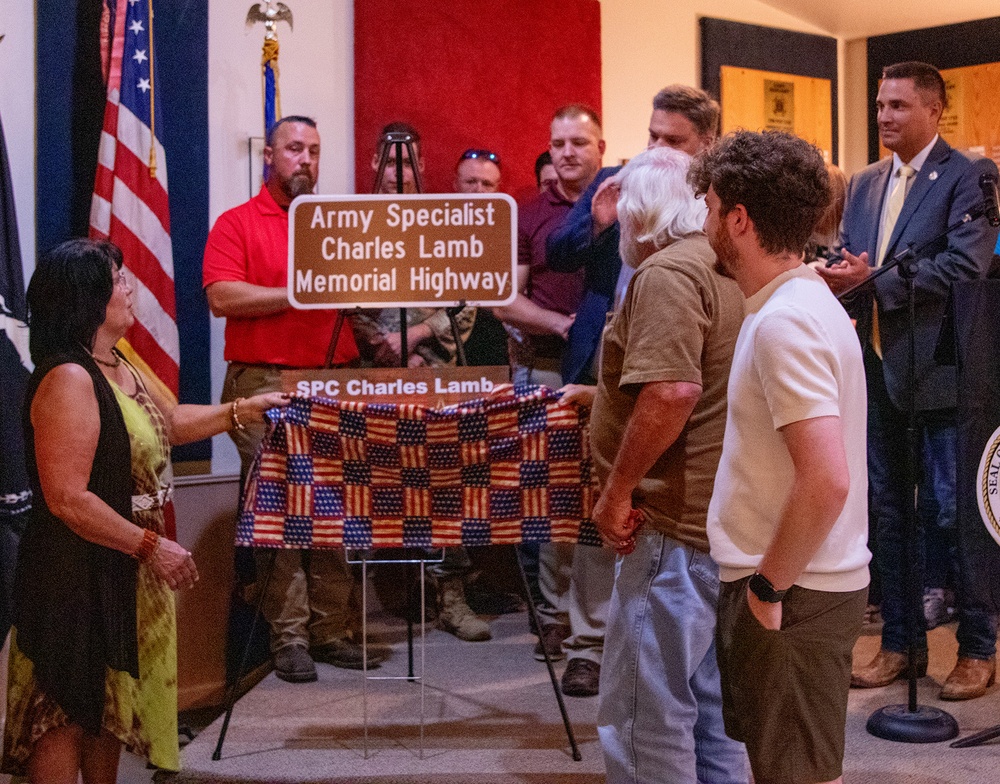 HIGHWAY 40 THROUGH CASEY HONORS FALLEN ILLINOIS NATIONAL GUARD SOLDIER, HOMETOWN HERO