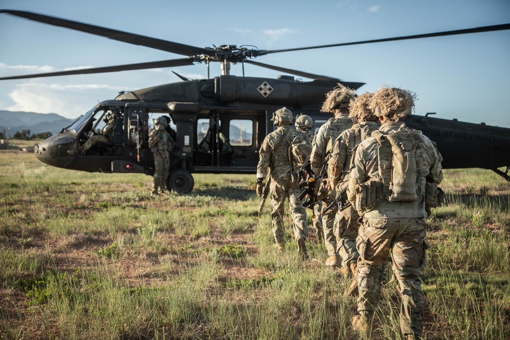 10th Special Forces Group conduct Air Assult With 4th Combat Aviation Brigade