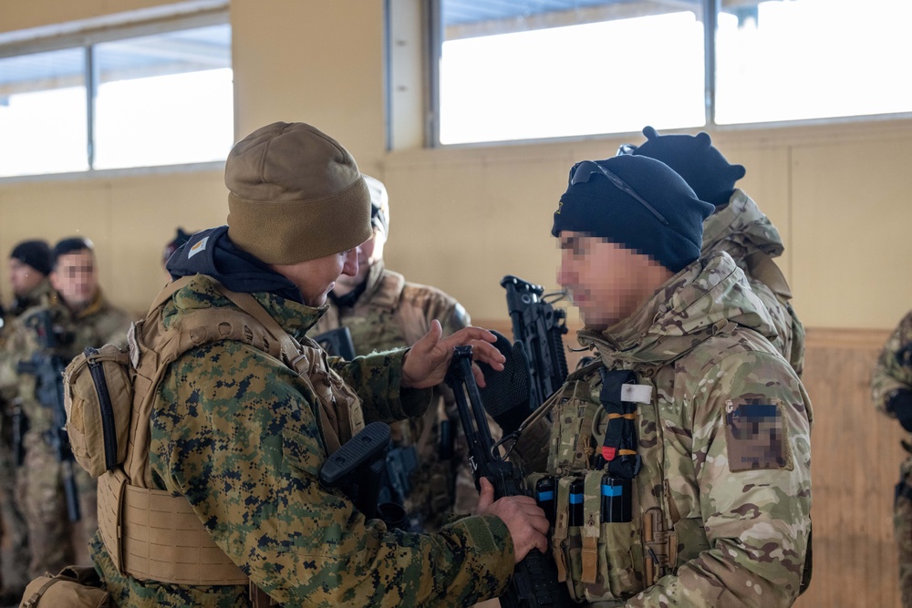 Marines Improve Bilateral Cooperation with Chileans