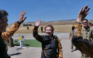 Army’s aeriel ambassadors conduct tandem camp in Central California