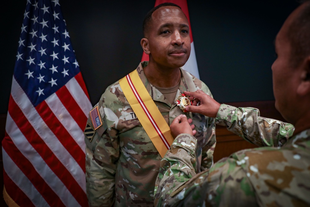 Maj. Gen. William Thigpen receives Peruvian Cross for Military Merit