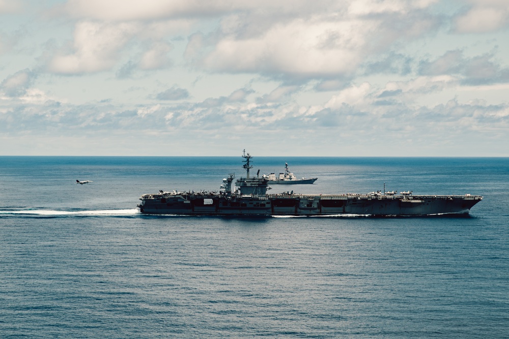 George Washington Conducts a Bilateral Exercise with the Colombian navy