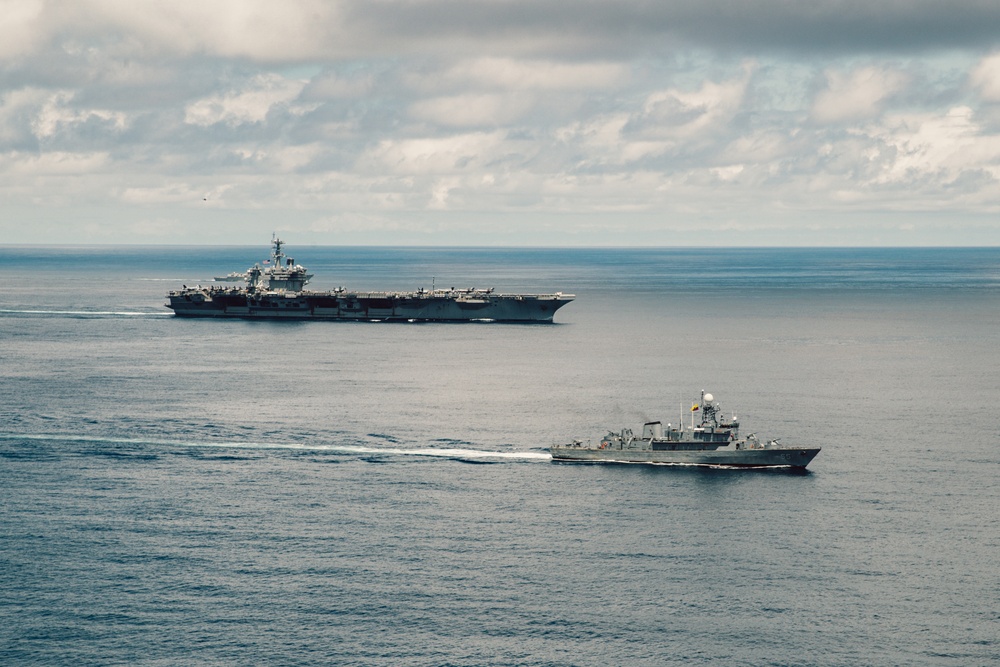 George Washington Conducts a Bilateral Exercise with the Colombian navy