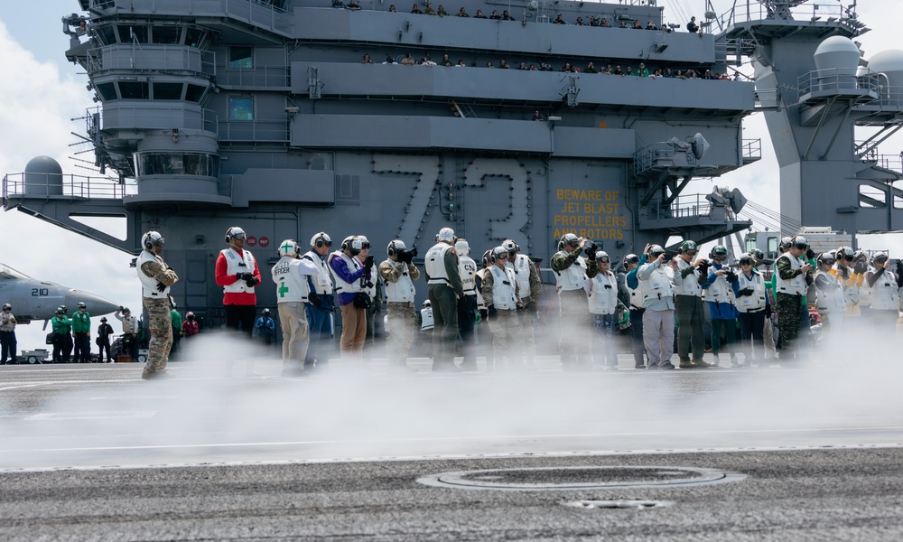 George Washington Conducts a Bilateral Exercise with the Colombian navy