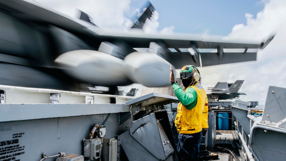 George Washington Conducts a Bilateral Exercise with the Colombian navy