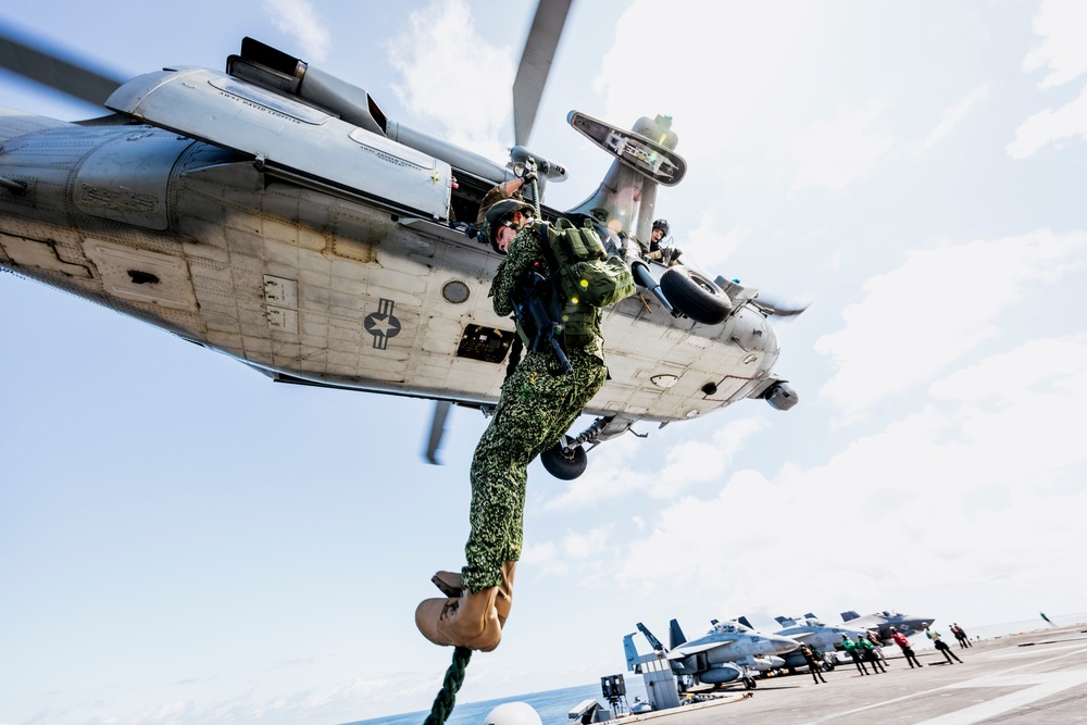 George Washington Conducts a Bilateral Exercise with the Colombian navy