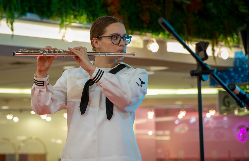 7th Fleet Band Performs at Royal Garden Plaza