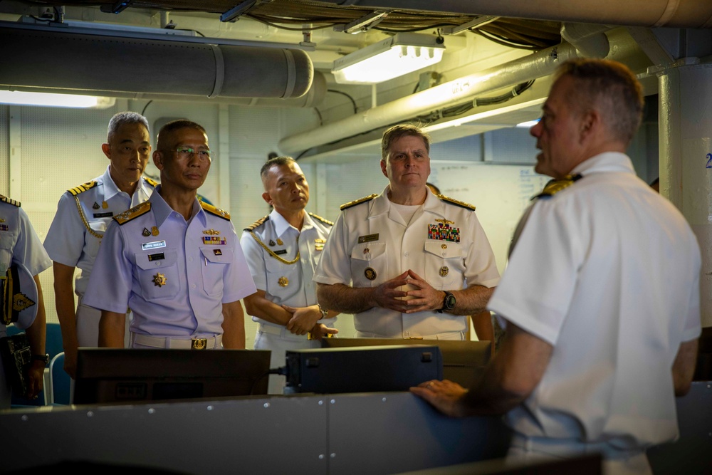 Royal Thai Fleet Commander Visits USS Blue Ridge