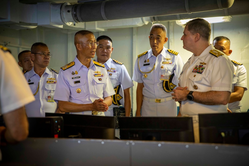 Royal Thai Fleet Commander Visits USS Blue Ridge