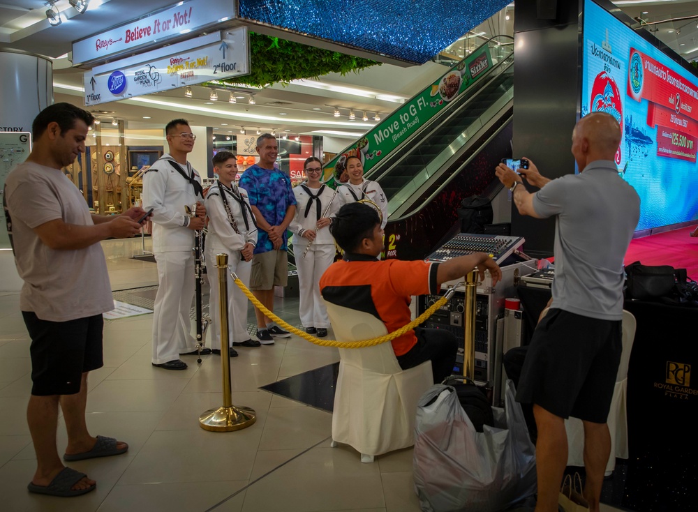 7th Fleet Band Performs at Royal Garden Plaza
