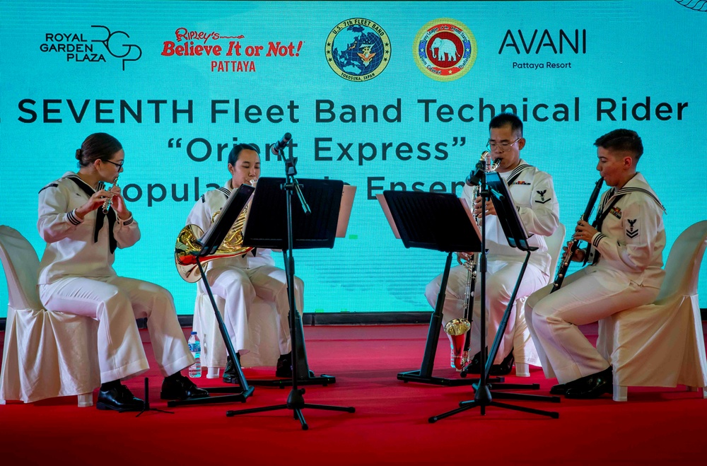 7th Fleet Band Performs at Royal Garden Plaza
