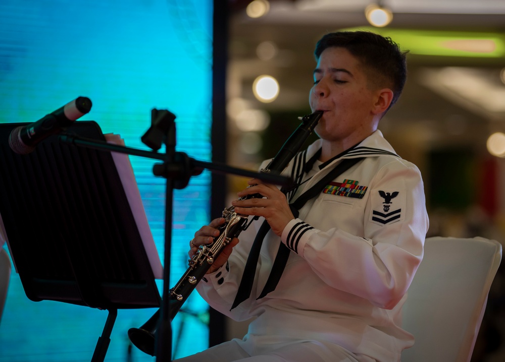 7th Fleet Band Performs at Royal Garden Plaza